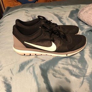 Almost new nike sneakers!